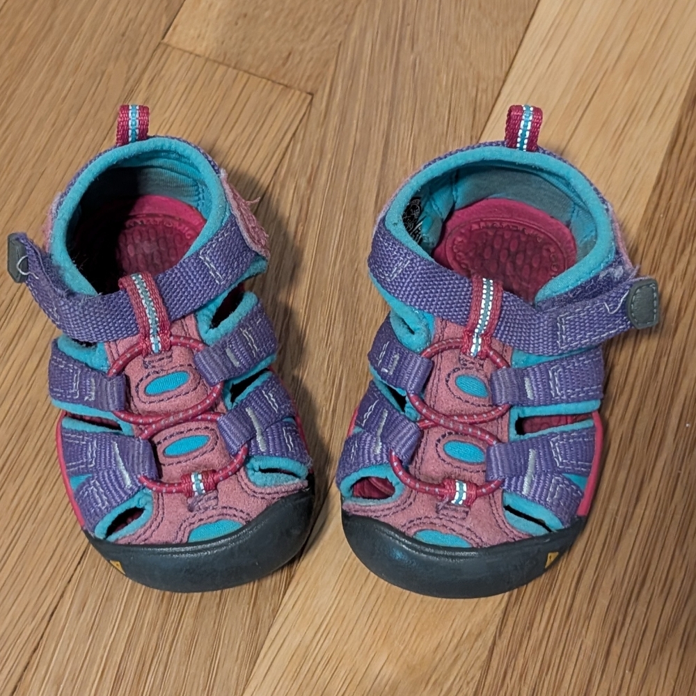 Keen Sandals Size 4